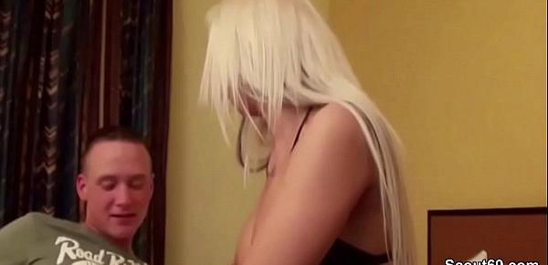 Geile Teeny Sau hilft ihrem Schwager mit einem Fick